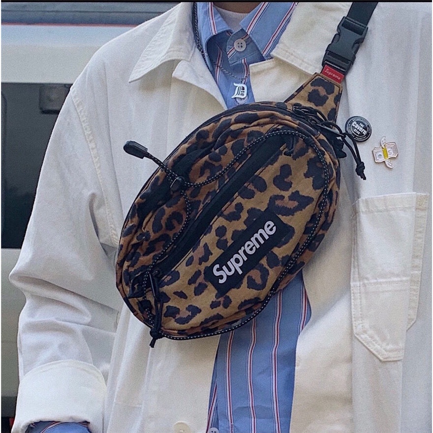 Supreme 20fw กระเป๋าสะพายไหล่ กระเป๋าคาดอก พิมพ์ลายเสือดาว สไตล์เกาหลี เข้าได้กับทุกชุด แฟชั่นสําหรับผู้ชาย และผู้หญิง [ขายดี]