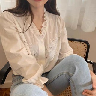คอวี เสื้อแขนยาวแต่งคอระบาย แบบสวมหัว เสื้อผ้าผู้หญิงสไตล์เกาหลี มีกลวง เสื้อเชิ้ตสีขาวแฟชั่นผู้หญิง