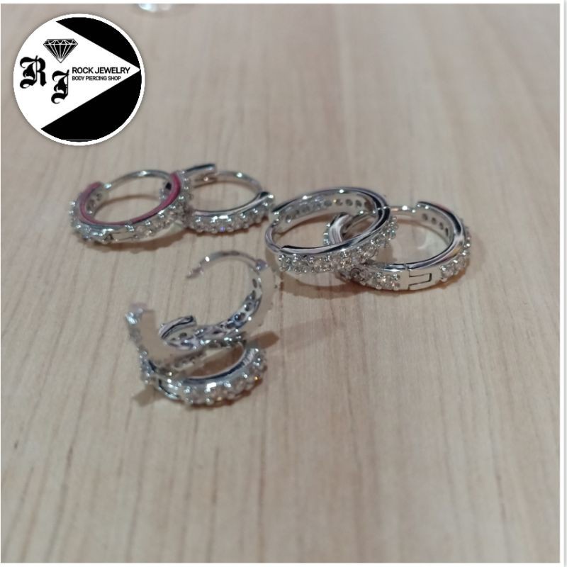 (ราคา 1 ข้าง)ต่างหูห่วงเพชรรอบวง ต้องการเป็นคู่กดสั่ง 2 ชิ้นนะคะ