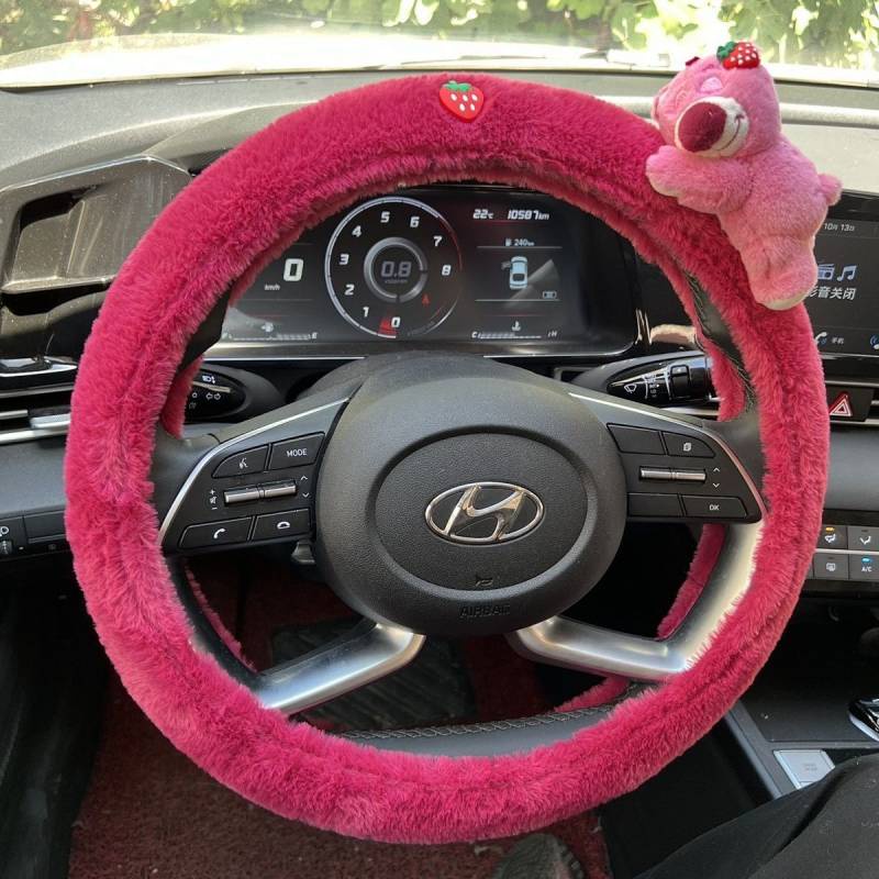 Korean 2023 New Cute Strawberry Bear Steering Wheel Cover 38cm Autumn and Winter Warm Non-Slip Handle Cover Female Universal Long Fur Cute car interior accessories