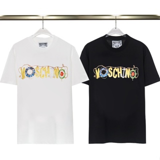 ใหม่ เสื้อยืดคอกลม แขนสั้น ผ้าฝ้าย พิมพ์ลาย MOSCHINO ขนาดใหญ่ สําหรับคู่รัก