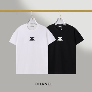 ลายการ์ตูนเสื้อยืดแขนสั้น คอกลม พิมพ์ลายตัวอักษร Chanel 1:1 คุณภาพสูง สไตล์คลาสสิก สําหรับผู้ชาย และผู้หญิง S-XXL L41