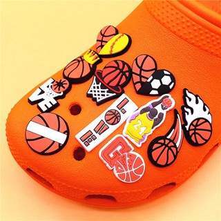 จี้รูปรองเท้าบาสเก็ตบอล Nba Jibbitz Kobe Bryant Croc Jibbits Jibitz Croc Charm Pin น่ารัก อุปกรณ์เสริม สําหรับตกแต่งรองเท้าเด็ก