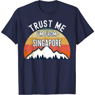 GILDAN เสื้อยืด ผ้าฝ้าย พิมพ์ลายตลก Singapore Trust Me Im From Singapore สําหรับผู้ชาย