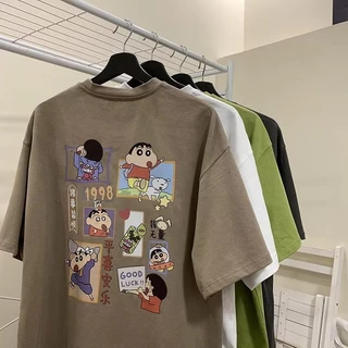 【ไซซ์ M-5XL】เสื้อยืด ทรงหลวม พิมพ์ลายตัวอักษร ดินสอสี Shinshin พิมพ์การ์ตูนอะนิเมะ สไตล์เกาหลี พลัสไซซ์ แฟชั่น สําหรับผู้ชาย