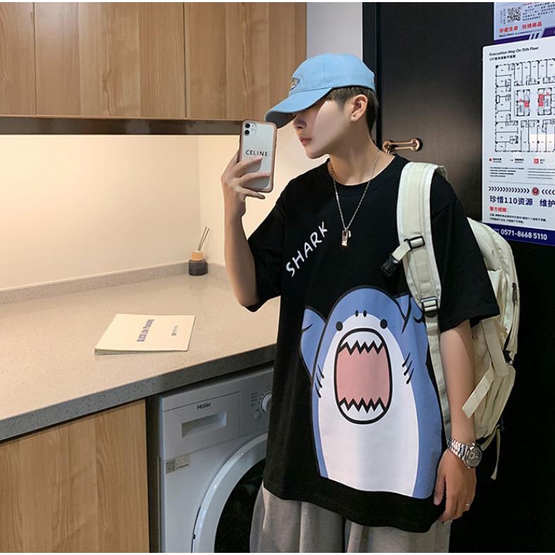 เสื้อยืดแขนสั้น พิมพ์ลายการ์ตูนปลาฉลาม ทรงหลวม ขนาดใหญ่ แฟชั่นฤดูร้อน สําหรับผู้ชาย ไซซ์ M-8XL