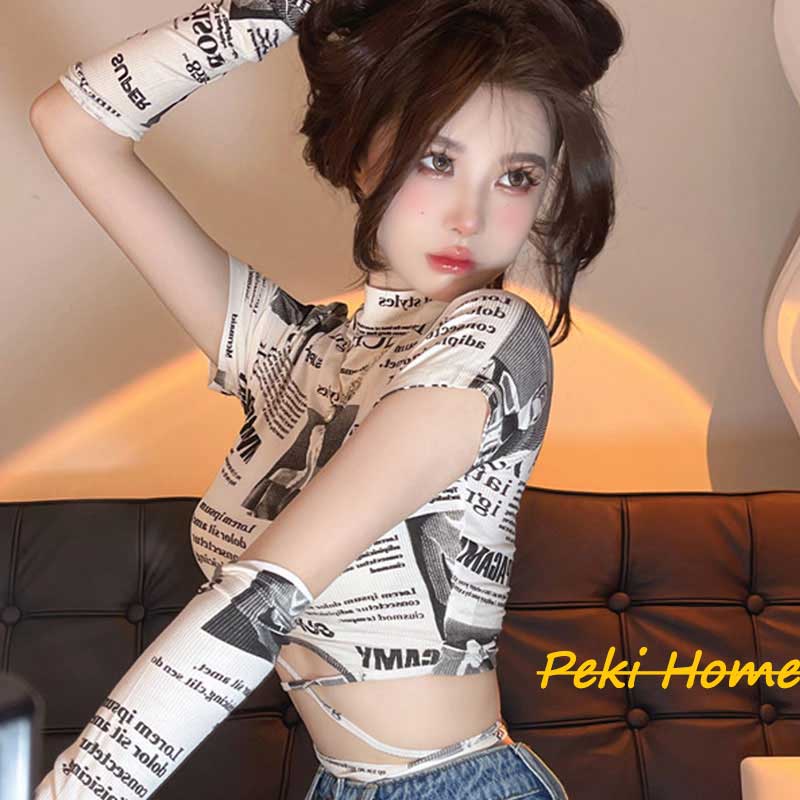พร้อมส่ง เสื้อครอปสั้นลายหนังสือพิมพ์
