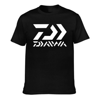 เสื้อยืดแขนสั้นเสื้อยืด ผ้าฝ้าย พิมพ์ลายตัวอักษร Daiwa สําหรับผู้ชายS-5XL