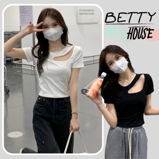 Betty House🎀 เสื้อครอป🍓เสื้อครอปแขนสั้นเว้าอก ดีไซน์กลวงผ้านิ่มรุ่นสวย🌟พร้อมส่ง 💥พร้อมส่งจากกทม มาถึงใน 3-5 วัน