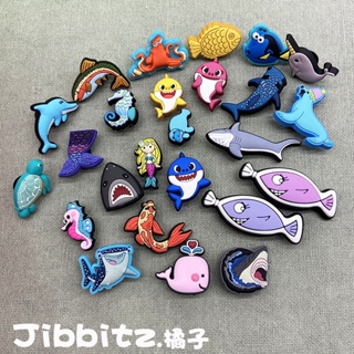 Crocs jibbitz charms การ์ตูนปลาน่ารัก ซีรีส์ อุปกรณ์เสริมรองเท้า อุปกรณ์เสริมรู แฟชั่น DIY ตกแต่ง