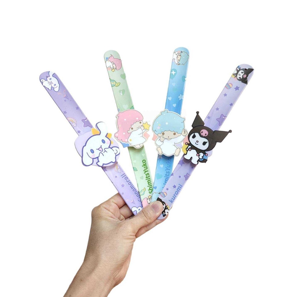 นาฬิกาข้อมือ Sanrio  มีทั้งหมด 7 ลาย สีสันสดใส ตัวสายมีลาย กดที่ตัวการ์ตูน จะแสดงได้ทั้ง เวลา และ วันที่กับเดือน