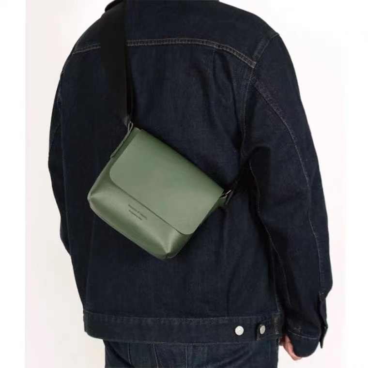 Mousoon Mens One-Shoulder Bag Texture Retro กระเป๋าคาดหน้าอกอเนกประสงค์กระเป๋าสี่เหลี่ยมเล็กผู้หญิง