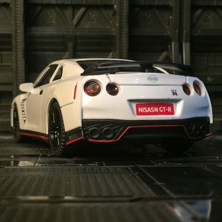 [Boxed] โมเดลรถยนต์จําลอง 1: 32 Nissan GT R-35 Rally Rally ของเล่นสําหรับเด็ก