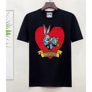 M0schin0 ใหม่ เสื้อยืดลําลอง ผ้าฝ้าย แขนสั้น ปักลายตัวอักษร love bunny สําหรับผู้ชาย S-4XL