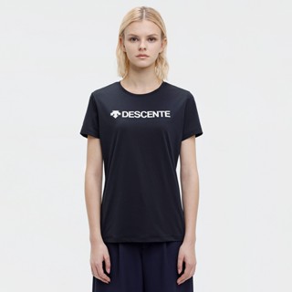 Descente เสื้อยืดแขนสั้น ผ้าฝ้าย พิมพ์ลาย Descente สําหรับผู้หญิง