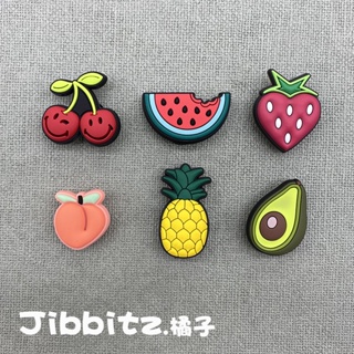 Crocs jibbitz charms การ์ตูนผลไม้น่ารัก ซีรีส์รองเท้า ดอกไม้ อุปกรณ์รองเท้า หลุมอุปกรณ์เสริมแฟชั่น DIY ตกแต่ง