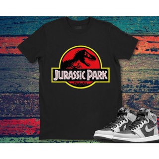 เสื้อยืด พิมพ์ลายโลโก้ไดโนเสาร์ Jurassic Park เหมาะกับของขวัญ สไตล์เรโทร สําหรับผู้ชาย และผู้หญิง