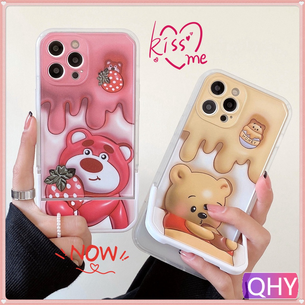 Qhy - เคสโทรศัพท์มือถือ ซิลิโคนนุ่ม ใส ลายการ์ตูนหมี สตรอเบอร์รี่ น้ําผึ้ง พร้อมที่ตั้งวาง ด้านล่าง สําหรับ iphone 7plus 8 11 12 13 14 pro xs XR max 2in1