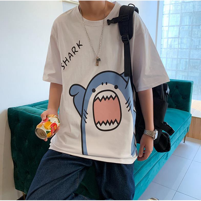 เสื้อยืดแขนสั้น พิมพ์ลายการ์ตูนปลาฉลาม ทรงหลวม ขนาดใหญ่ แฟชั่นฤดูร้อน สําหรับผู้ชาย ไซซ์ M-8XL