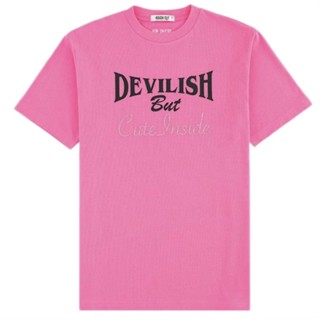 【ใหม่】เสื้อยืดพิมพ์ลายแฟชั่น ROUGH CUT DEVILISH TEE