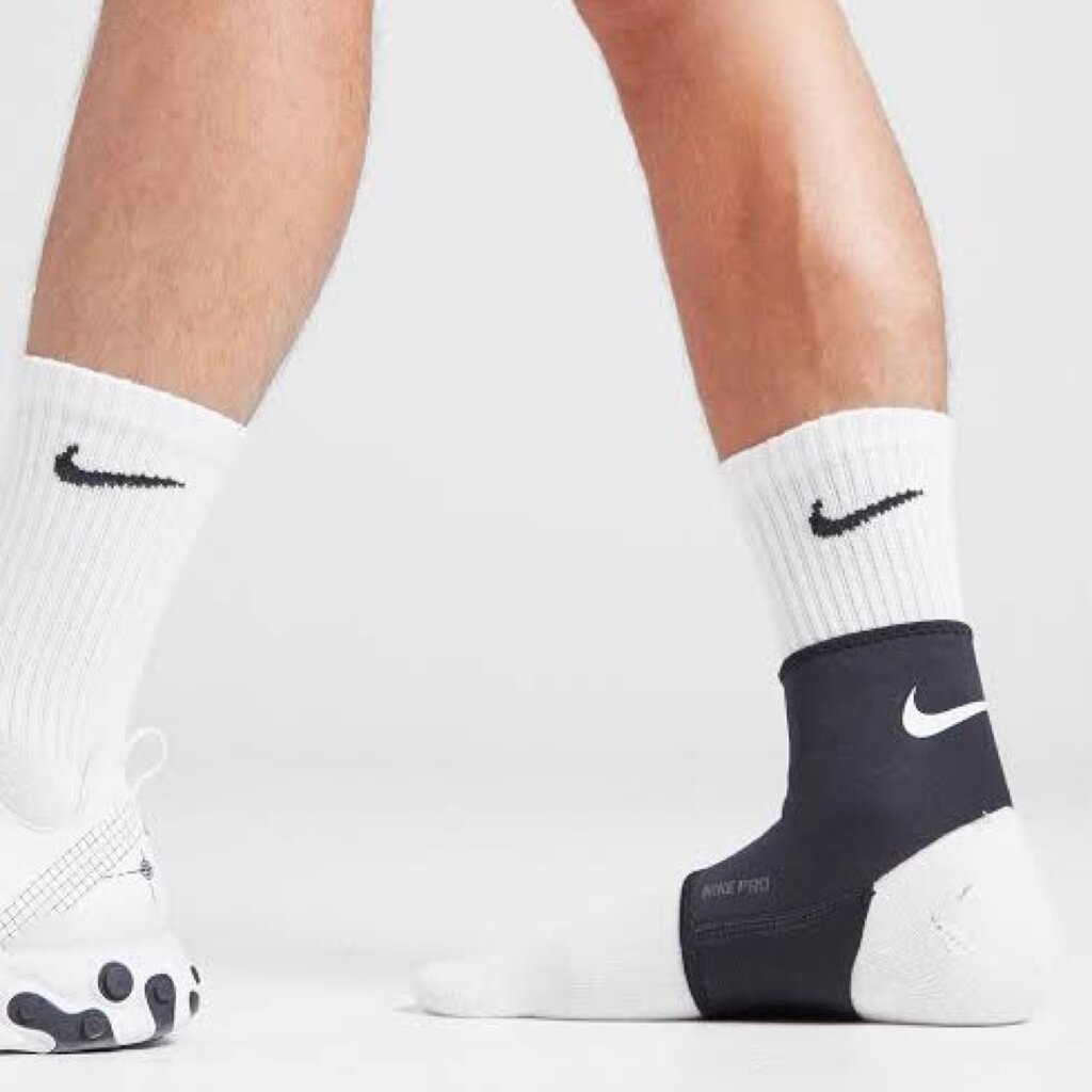 ซัพพอร์ตข้อเท้า Nike Pro Ankle Sleeve (S)