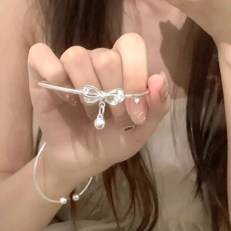 สร้อยข้อมือ กําไลข้อมือ โบว์ ระฆัง ปรับได้ แฟชั่นเกาหลี / หรูหรา สีเงิน โบ กําไลข้อมือ สําหรับผู้หญิง เด็กผู้หญิง