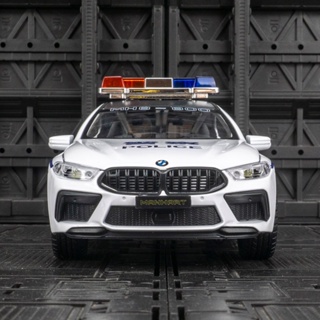 [Boxed] โมเดลรถยนต์ตํารวจ 1: 24 BMW M8 ของเล่นสําหรับเด็ก