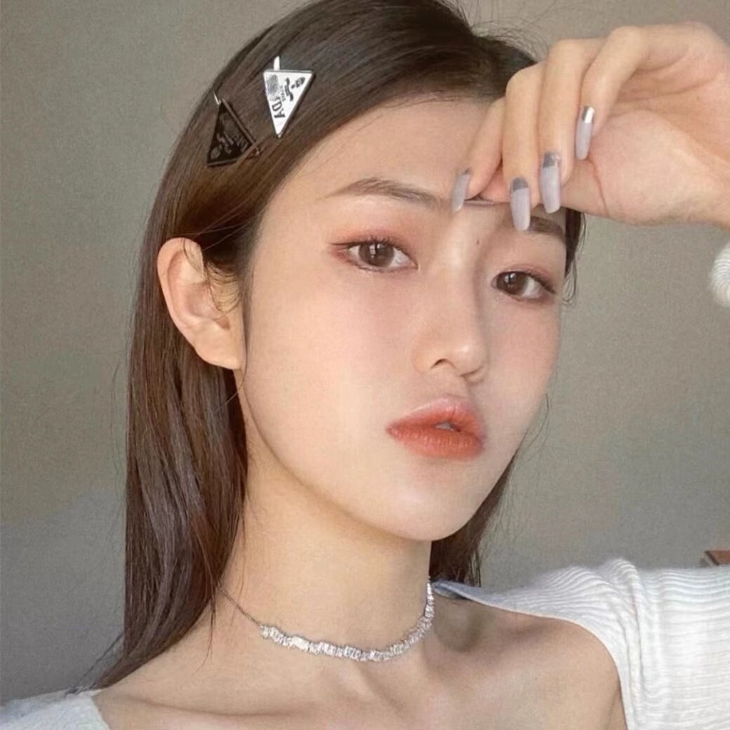 กิ๊บติดผมโลหะ ทรงสามเหลี่ยม สวยงาม เหมาะกับของขวัญวันเกิด สําหรับนักเรียนผู้หญิง จํานวน 2 ชิ้น