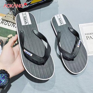 AOKANG Flip-flops แฟชั่นฤดูร้อน เรียบง่าย ผู้ชาย กลางแจ้ง ไม่เป็นทางการ กันลื่น พื้นรองเท้านุ่ม ชายหาด แฟชั่น รองเท้าแตะกันน้ํา