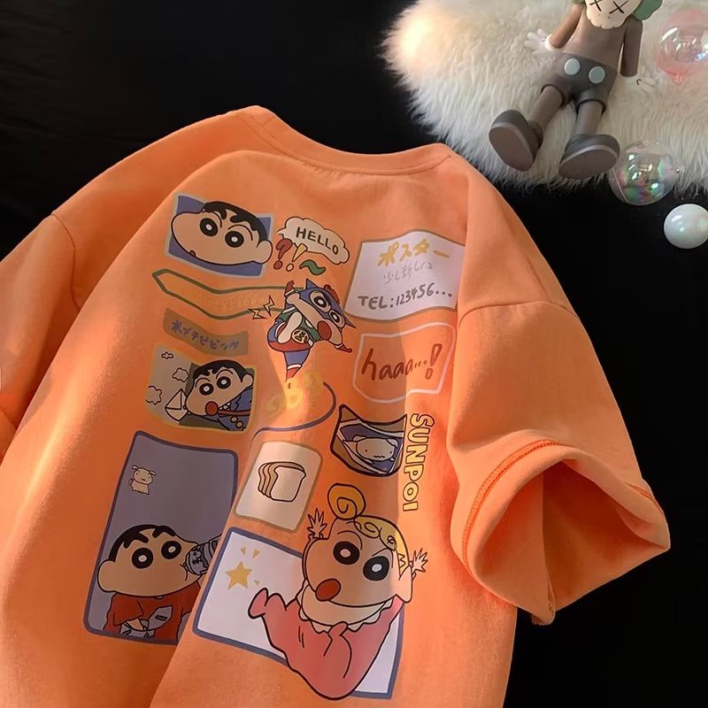พร้อมส่ง เสื้อยืด เสื้อครอปแขนสั้นพิมพ์ลายตัวอักษรสำหรับผู้หญิง เสื้อยืดแขนสั้น แบบนิ่ม ทรงหลวม ลายการ์ตูนน่ารัก ขนาดใหญ่ สวมใส่สบาย เข้ากับทุกการแต่งกาย สไตล์ฮาราจูกุ แฟชั่นคู่รัก สําหรับผู้หญิง ไซซ์ M - 5XL
