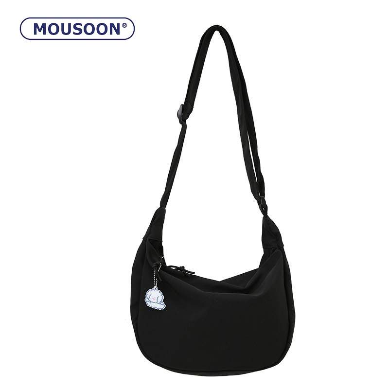 Mousoon กระเป๋าผู้ชายใหม่แฟชั่นกระเป๋าสีทึบกระเป๋าสะพายสไตล์เกาหลีเรียบง่าย Dumpling Skin Care