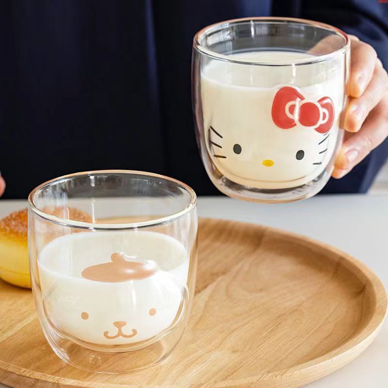 Hello Kitty ถ้วยน้ําแก้วคู่ถ้วยน้ําผลไม้ถ้วยนมถ้วยกาแฟถ้วยอาหารเช้าในครัวเรือนสุดน่ารักแก้วทนความร้อนสูง