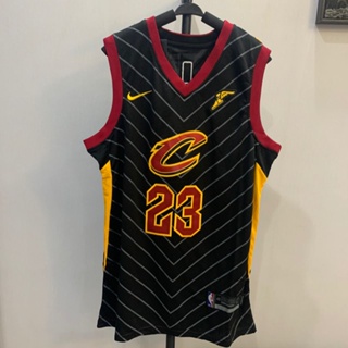 เสื้อกีฬาแฟชั่น ปักลาย James Cavaliers Jersey Little Emperor No. ชุดเครื่องแบบบาสเก็ตบอล LeBron James Big C สําหรับผู้ชาย มี 23 ชิ้น 631429