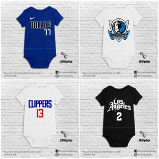 ปัตตาเลี่ยน NBA พิมพ์ลาย NBA กําหนดเองบน Baby Onesie (Dallas Mavericks, Los Angeles Clippers) TSUJ