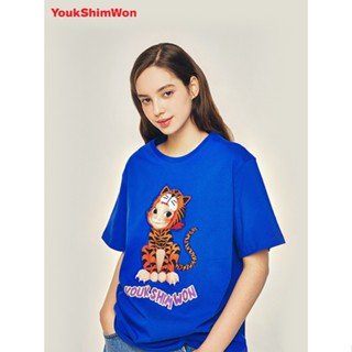 Youk SHIM WON/LU XINYUANS เสื้อยืด ผ้าฝ้าย แขนสั้น พิมพ์ลายการ์ตูน ทรงหลวม