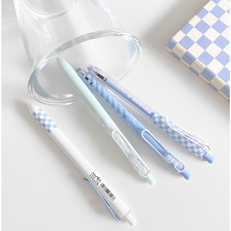 ปากกาเจล ลายตารางหมากรุก หมึกสีดํา 0.5 มม. สีฟ้า และสีขาว สร้างสรรค์ สําหรับสํานักงาน 4 ชิ้น