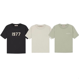【ใหม่】เสื้อยืดพิมพ์ลายแฟชั่น ESSENTIALS TEE (ALL COLORS) รุ่นคอแคบ