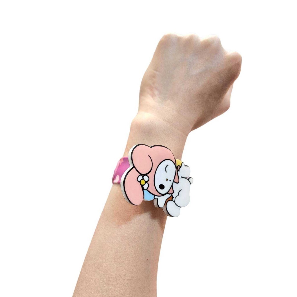 นาฬิกาข้อมือ Sanrio  มีทั้งหมด 7 ลาย สีสันสดใส ตัวสายมีลาย กดที่ตัวการ์ตูน จะแสดงได้ทั้ง เวลา และ วันที่กับเดือน