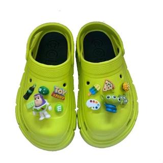 เครื่องประดับ จี้รูปการ์ตูนหมี Buzz Lightyear Jibbitz น่ารัก สําหรับตกแต่งรองเท้า Crocs