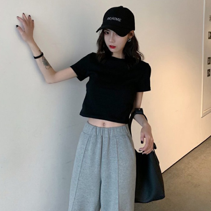 เสื้อครอปแขนสั้นแนวสปอร์ต ผ้ายืด ใส่สบาย ทรงสวย แมทได้หลายแนว เสื้อครอปท็อป เสื้อครอปทับสปอร์ตบรา