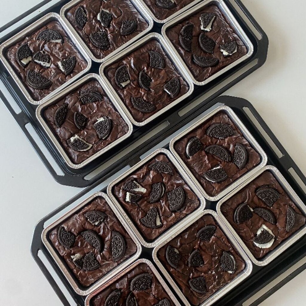 Dark chocolate brownie ( cookie&cream ) ขนาด 10*10cm. - Oven Talk