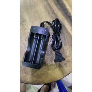 ถ่าน ที่ชาร์จแบต แท่นชาร์จถ่าน 18650 1ก้อน 2ก้อน และ 4ก้อนครอบจักรวาล 100-240V (ชาร์จถ่าน AA AAA ไม่ได้)