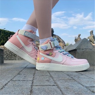 Qu230316 N8866k Air Force 1 รองเท้าผ้าใบลําลอง ข้อสูง ลายยูนิคอร์น สีชมพู สีเบจ แฟชั่นสําหรับสตรี เหมาะกับการวิ่ง เล่นกีฬา