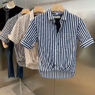 เสื้อเชิ้ตผู้ชายแขนสั้นลายทางฤดูร้อนเข้ารูปแมทช์ลุคง่ายย้อนยุค