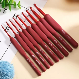 ตะขอถักโครเชต์ อลูมิเนียม พรีเมี่ยม 2 มม.-6 มม. พร้อมด้ามจับยางนิ่ม สีแดง 1 ชิ้น