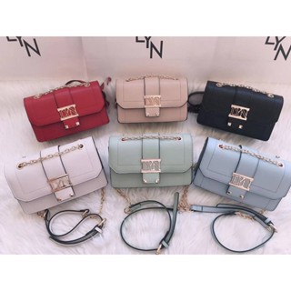 พร้อมส่ง กระเป๋าสะพายข้างเเละคล้องไหล่ LYN  crossbody bag รุ่นเเม่อั้ม ทรงเหลี่ยม 6 สี มีหนังรองบ่า ดีเทลเรียบหรู