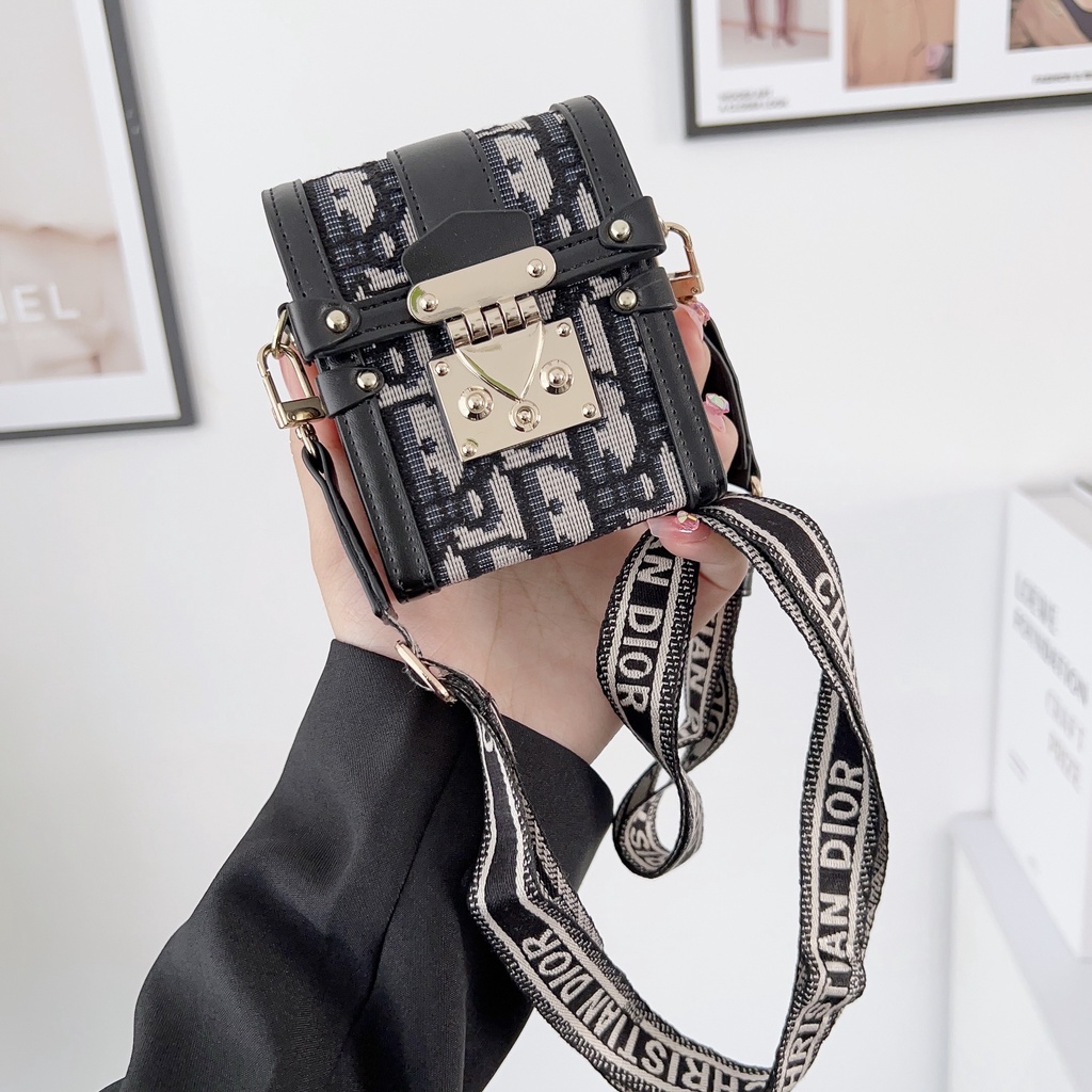 เคสป้องกันโทรศัพท์มือถือ แบบพับได้ ปักลายคลาสสิก หรูหรา สําหรับ Samsung Galaxy Z Flip5 Z Flip 5 4 3 