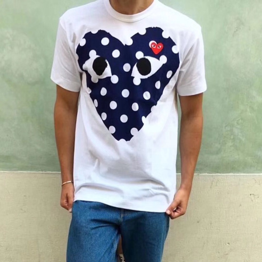 พร้อมส่ง เสื้อยืดคอกลม แขนสั้น ผ้าฝ้าย พิมพ์ลายจุด หัวใจ ขนาดใหญ่ อเนกประสงค์ พร้อมป้ายแท็กแขวน แฟชั่นสําหรับผู้ชาย และผู้หญิง