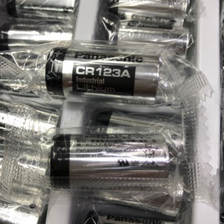 ถ่าน Panasonic Lithium CR123A  3V  ถ่านพานาโซนิค CR123A/3V ชาร์จไฟไม่ได้ ใช้หมดทิ้ง รุ่นสีเงิน