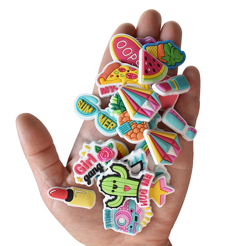 Jibbitz จิ๊บบิท อุปกรณ์ตกแต่งรองเท้า ชุดเซต Charms ตัวการ์ตูนน่ารัก ลายหลากหลาย แบบหัวเข็มขัด/มีรู